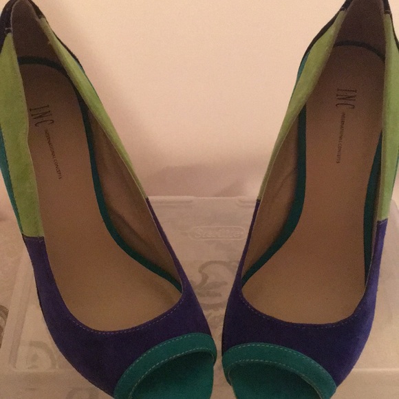 INC Suede multi-color platform pumps - Picture 4 of 5